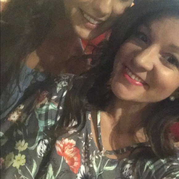 Meet your Posher, Nicole - Picture 1 of 1